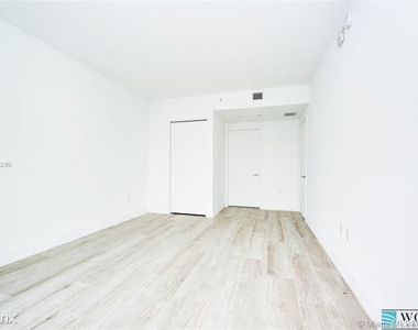 121 Ne 34th St 3104 - Photo Thumbnail 26