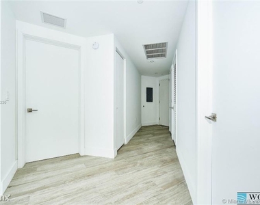 121 Ne 34th St 3104 - Photo Thumbnail 13