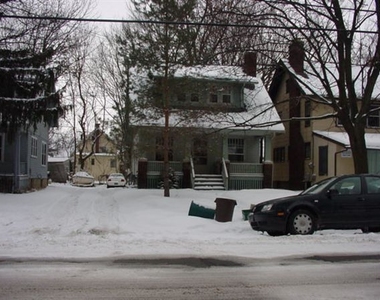 922 Dewey Ave - Photo Thumbnail 0