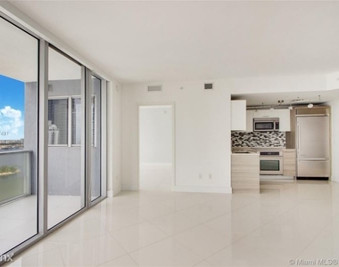 1300 Brickell Bay Dr - Photo Thumbnail 13