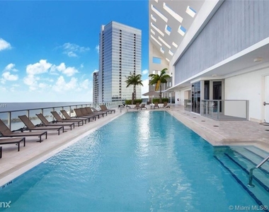 1300 Brickell Bay Dr - Photo Thumbnail 4