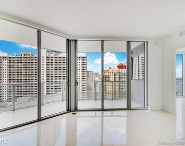 1300 Brickell Bay Dr - Photo Thumbnail 12