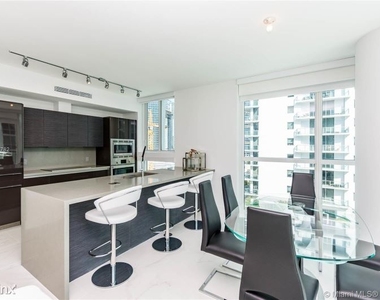 1425 Brickell Ave - Photo Thumbnail 2