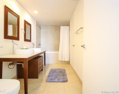 485 Brickell Ave - Photo Thumbnail 8