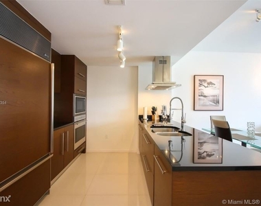 485 Brickell Ave - Photo Thumbnail 2