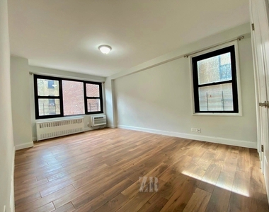 160 Parkside Avenue - Photo Thumbnail 3