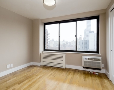 788 Columbus Avenue - Photo Thumbnail 4