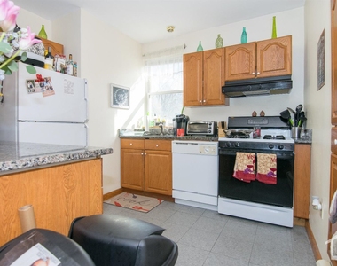 555 Washington St Apt 2 - Photo Thumbnail 3