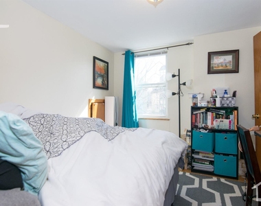 555 Washington St Apt 2 - Photo Thumbnail 5