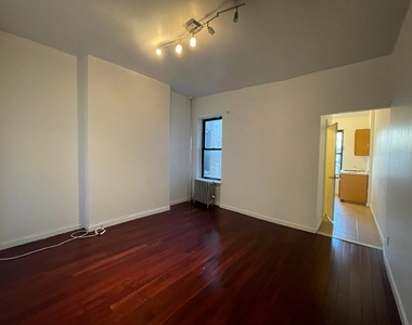 Cozy 1BD in Crown Heights - Photo Thumbnail 7