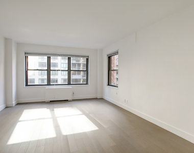 120 East 34th Street - Photo Thumbnail 3