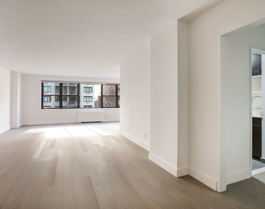 120 East 34th Street - Photo Thumbnail 2