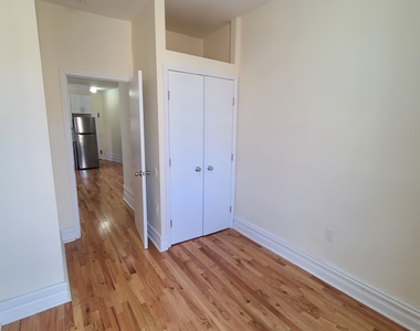 1702 Woodbine Street - Photo Thumbnail 4