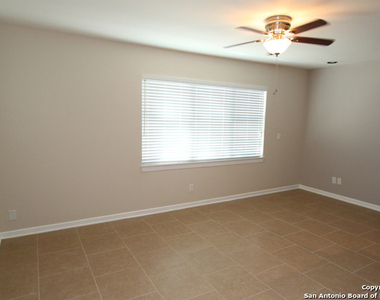 1129 W Ashby Pl - Photo Thumbnail 9