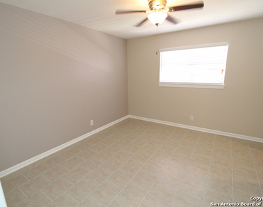 1129 W Ashby Pl - Photo Thumbnail 14