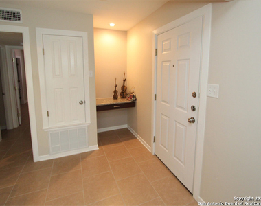 1129 W Ashby Pl - Photo Thumbnail 6