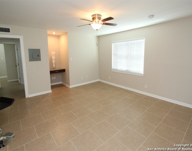 1129 W Ashby Pl - Photo Thumbnail 12