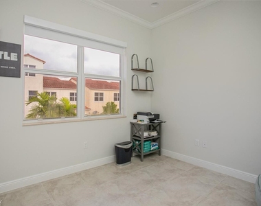 14737 Sw 15th St # 14737 - Photo Thumbnail 6