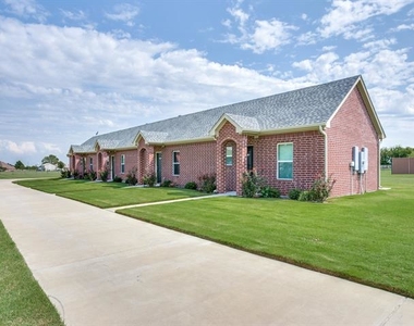 10809 West Cleburne Road - Photo Thumbnail 1