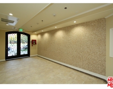 8612 Burton Way - Photo Thumbnail 12