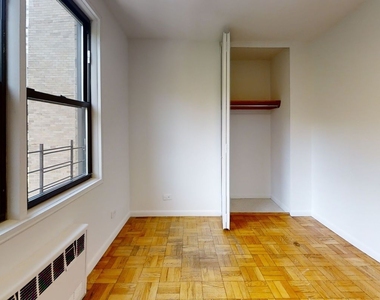 150 East 18th Street - Photo Thumbnail 8