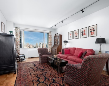 303 E 57th St - Photo Thumbnail 1