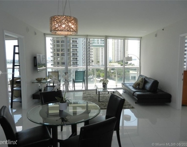 465 Brickell Ave - Photo Thumbnail 3