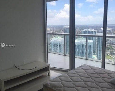 465 Brickell Ave - Photo Thumbnail 8