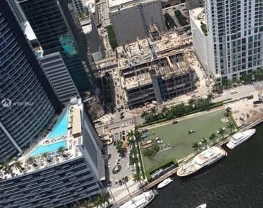 465 Brickell Ave - Photo Thumbnail 12