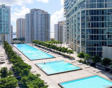 485 Brickell Ave - Photo Thumbnail 2