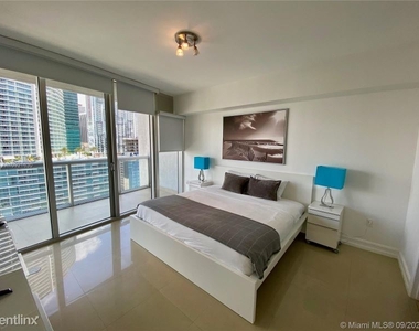 485 Brickell Ave - Photo Thumbnail 11