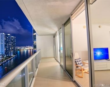 485 Brickell Ave - Photo Thumbnail 9