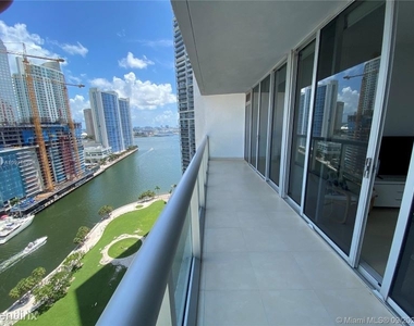 485 Brickell Ave - Photo Thumbnail 1