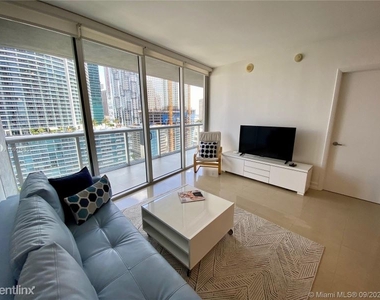 485 Brickell Ave - Photo Thumbnail 4