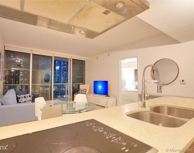 485 Brickell Ave - Photo Thumbnail 3