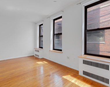 77th Street  and 3rd Avenue  - Photo Thumbnail 4