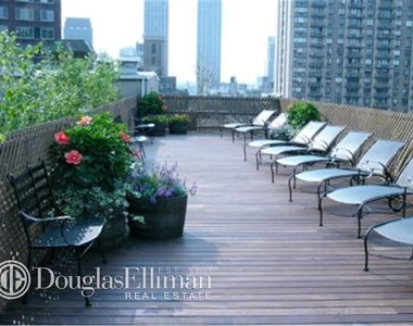 154 West 70th Street - Photo Thumbnail 8