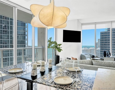 485 Brickell Ave - Photo Thumbnail 1