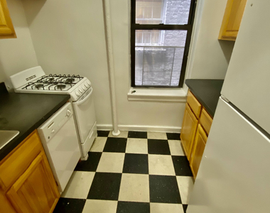 355 East 88th Street - Photo Thumbnail 1