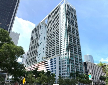 500 Brickell Ave - Photo Thumbnail 0