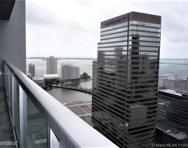 500 Brickell Ave - Photo Thumbnail 2