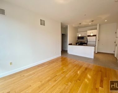 110 4 Avenue - Photo Thumbnail 2