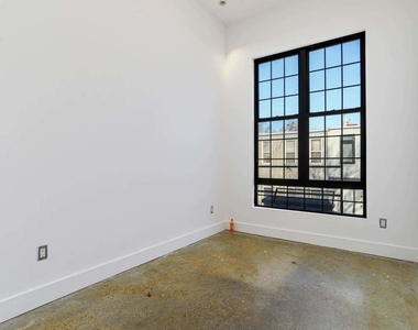 753 Lexington Avenue - Photo Thumbnail 4