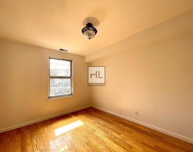 440 Hart Street - Photo Thumbnail 5