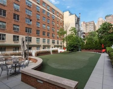 516 West 47th Street - Photo Thumbnail 7