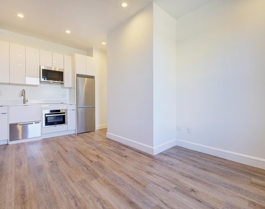 371 Irving Avenue - Photo Thumbnail 8