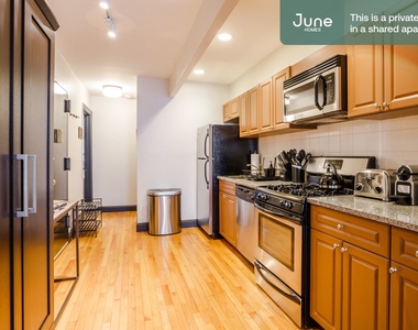 356 West 39th Street - Photo Thumbnail 9