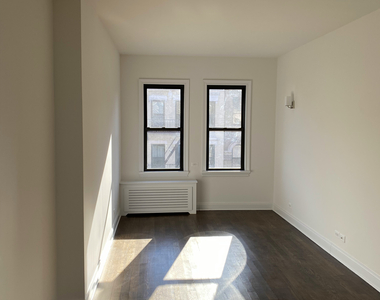 235 West 22nd Street - Photo Thumbnail 2