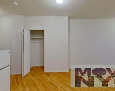 234 Thompson Street, New York - Photo Thumbnail 2