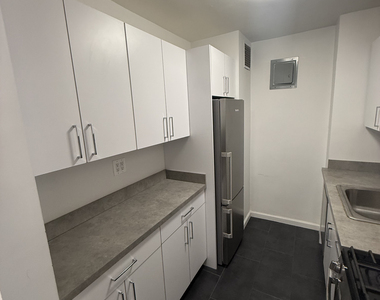 240 East 82nd Street - Photo Thumbnail 2